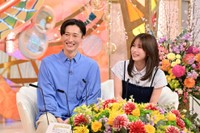 純烈・後上翔太さん（左）と元AKB48・横山由依さん夫妻（3月1日放送「新婚さんいらっしゃい」より（C）ABCテレビ）