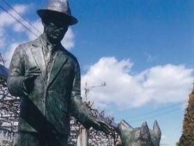 「忠犬ハチ公」の飼い主の帽子が盗難？　警察に被害届…実は