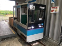 電車は2両編成で、幅70センチ高さ1.2メートル長さは3メートル弱の大きさ（提供写真）