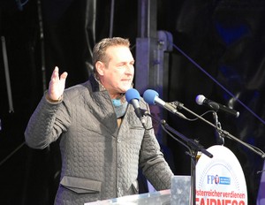 「選挙で勝てばすべて決められる」と考えるポピュリズム　抑制するシステムはあるか