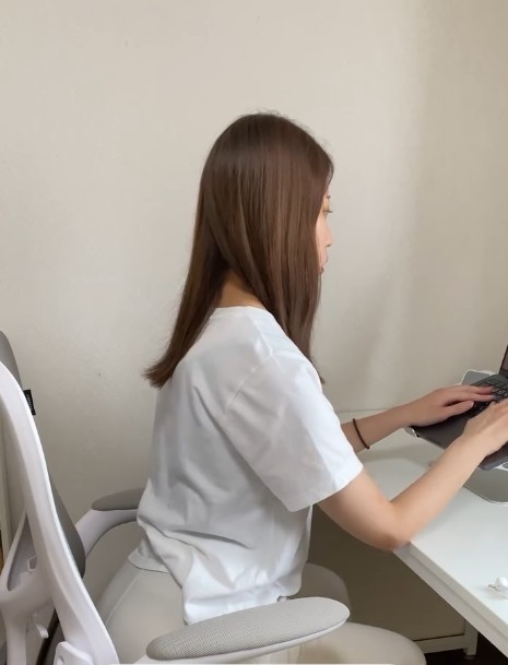 日常生活では、コルセットを着用