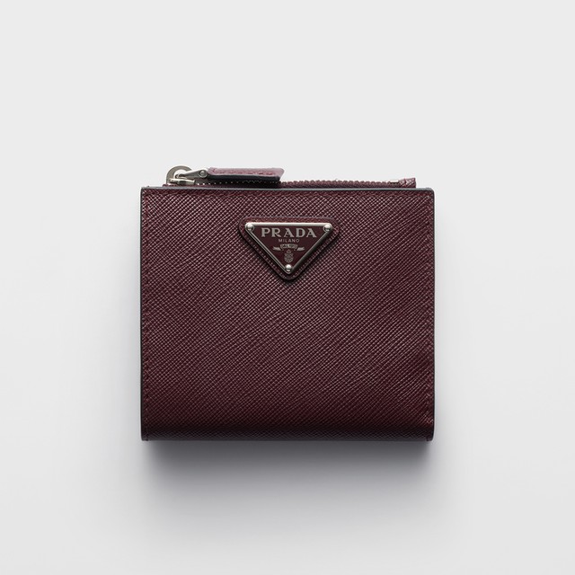 新年度に向けて新調したい“春財布” おすすめ20選<br>【プラダの「サフィアーノ」レザーミニウォレット】
