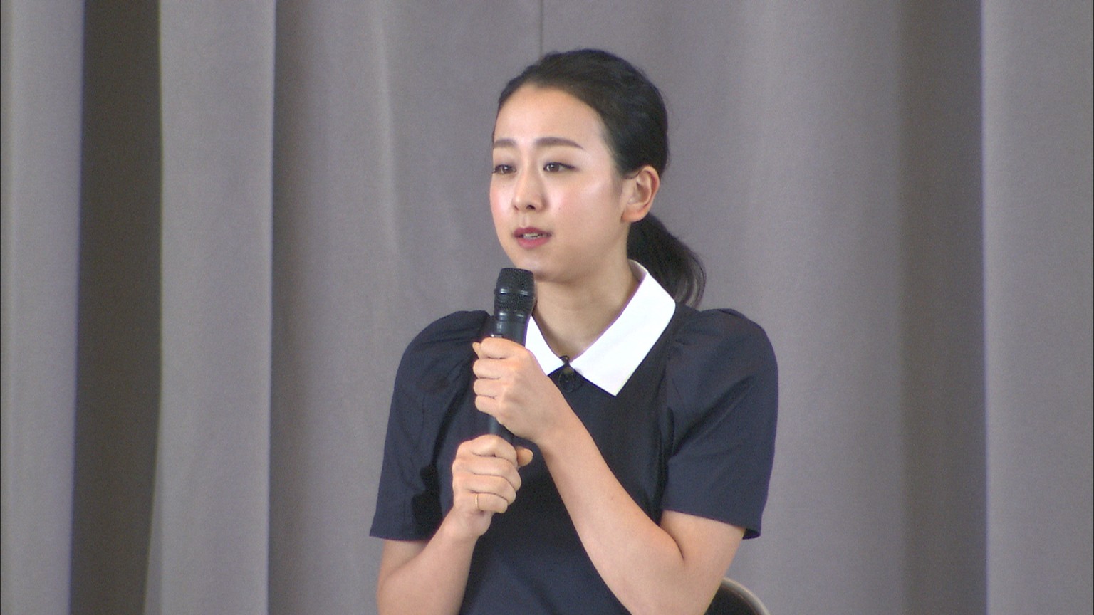 プロスケーターの浅田真央さんが昨年の西日本豪雨で被災した中学校を訪問 岡山 Ksbニュース Ksb瀬戸内海放送
