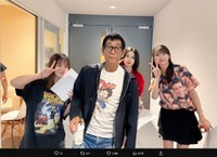 明石家さんまのラジオ「ヤングタウン土曜日」ではレギュラーのアシスタントを担当している横山玲奈（左）＝ヤングタウン土曜日のX(旧ツイッター)＠yando_staffより