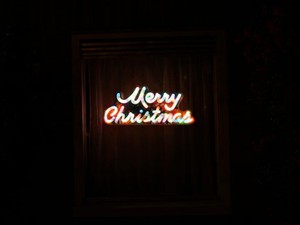 プレゼントを無言で受け取った彼が、コンビニ袋を抱えて戻ってきた