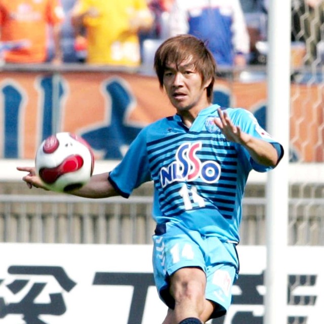横浜FCでプレーする奥大介さん=2007年4月28日