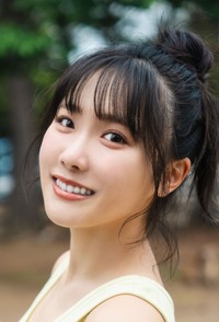 坂倉花1st写真集（株式会社KADOKAWA）より＝撮影：HIROKAZU