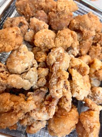 美味しそうな唐揚げが大量に……！（提供：＠kosodate_7kidsmamaさん）
