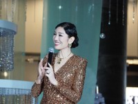 グランフロント大阪のクリスマスツリー「Winter Prism Tree」点灯式に登場したアン ミカ