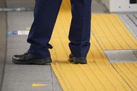 「誰もが安心して歩ける街」をつくるのは、一人ひとりの小さな理解と配慮（photoACより「ミセス・マリメッコ」さん撮影、イメージ画像）
