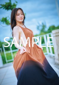 「川上千尋 ファースト写真集 永遠未遂」（徳間書店）セブンネット限定特典生写真／撮影：岡本武志