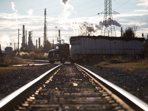 脅迫電話と発火装置　「環境差別」と闘う黒人女性に向けられた刃