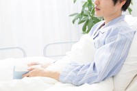 入院中の患者※画像はイメージです（Paylessimages/stock.adobe.com）