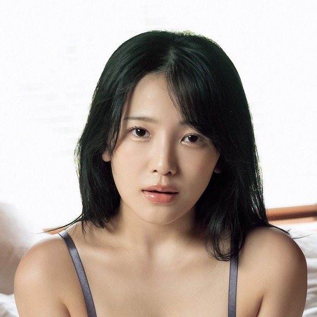 「週刊SPA!」（扶桑社）2025年8月26日発売号に登場した天木じゅん＝撮影：佐藤裕之、ヘアメイク：花房みなみ、スタイリング：田中陽子