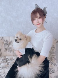 愛犬と写真に収まるすみれおじさん