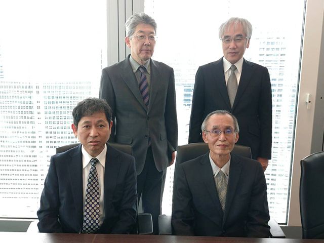 191849 のぞみ税理士法人2 会議中
