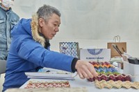 「ファクトリーアートフェスタ in 東大阪～石切ヴィレッジでアートとJAZZを楽しもう～」に参加したモンスターエンジン・西森洋一（提供・吉本興業）