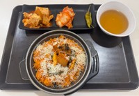 延世大学の学食でランチ。このボリュームで5500W、日本円で約550円（4月26日時点での情報・しゃふさんXより）