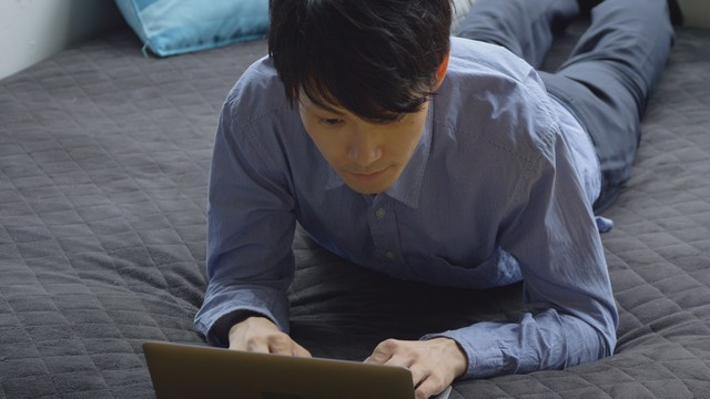 生活空間は最小限　※この画像はイメージです（naka/stock.adobe.com）