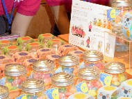 かわいい招き猫こんぺいとう、中部空港で発売　高校生の声で