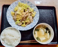 実家の母親から送られてきたレシピ「切り干し大根とキャベツの豚肉炒め」＝こんでんえいねんしざいほうさんのX（@hiroju5555）より