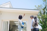 住むなら一戸建て？マンション？　※画像はイメージです（metamorworks/stock.adobe.com）