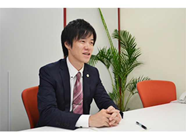 中　平賀弁護士.jpg