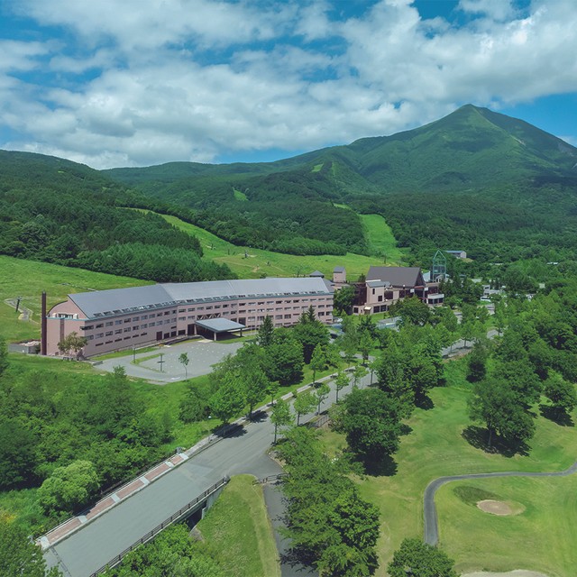 マウンテンリゾートでたしなむ、会津文化と旬。<br>Article：RESORT