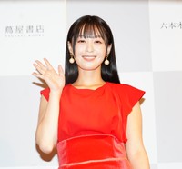 会見に登場した髙野真央