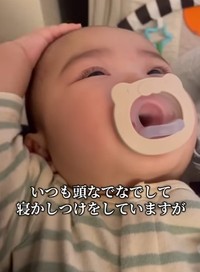 ママの真似をしてねんねスイッチオン！（提供：＠8131taishoさん）
