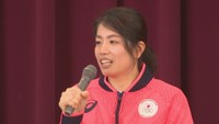 母校の矢掛小学校を訪れたハンドボール女子日本代表の板野陽選手