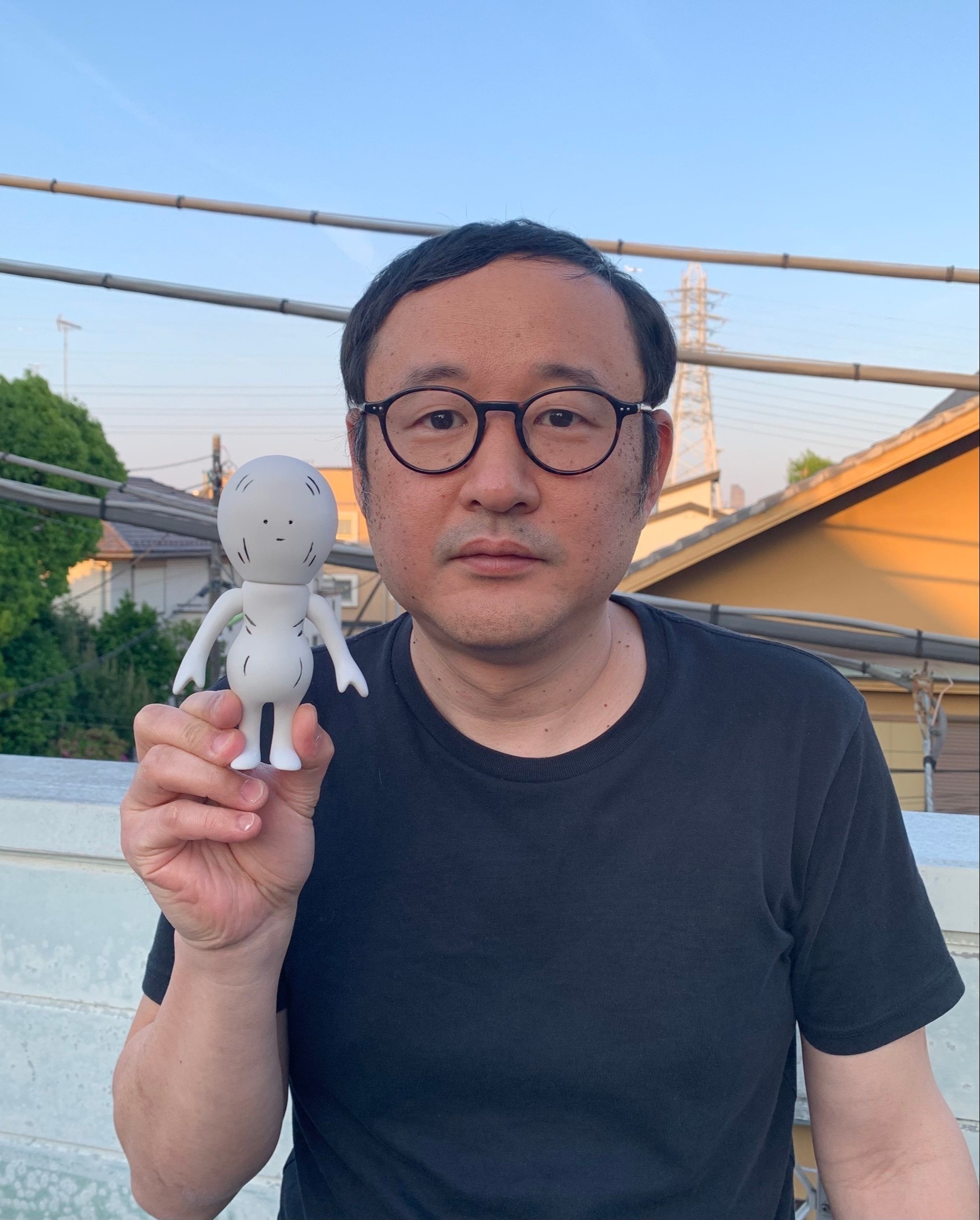 宇宙人ソフビ人形を生んだ「エモリハルヒコ」の世界、「人類の祖先は