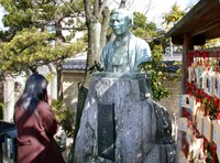 壬生塚にある近藤勇の胸像（京都市中京区・壬生寺）