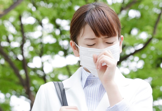 しだいに気温が上がり春めいてきましたが、「花粉症」の方にとっては悩ましい季節に※画像はイメージです（Paylessimages/stock.adobe.com）