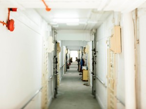 薬局で差別され、うがい薬騒動まで。コロナで私は人間不信になった