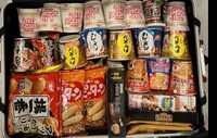 目一杯かつ整然と日本の食品が詰め込まれたスーツケース。パッキングのコツは…？（mufuさんXより）