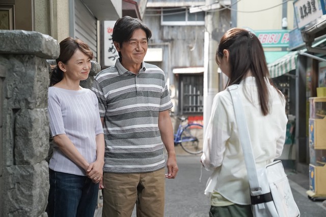 一度は反対しためぐみ（永作博美）だったが、夫の浩太（高橋克典）とともに、夢に向かって突き進む舞を全力で応援する（写真提供＝NHK）