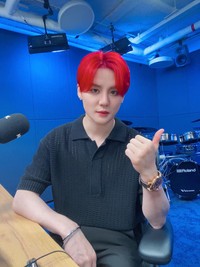 ミュージカル「ドラキュラ」でのジュンスの赤髪はトレードマークに（出典：OD COMPANY SNS）