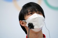 記者会見で自身の競技を振り返る羽生結弦選手