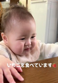 いちごを食べたむっちゃんは…！？（提供：@user8056618134535さん）
