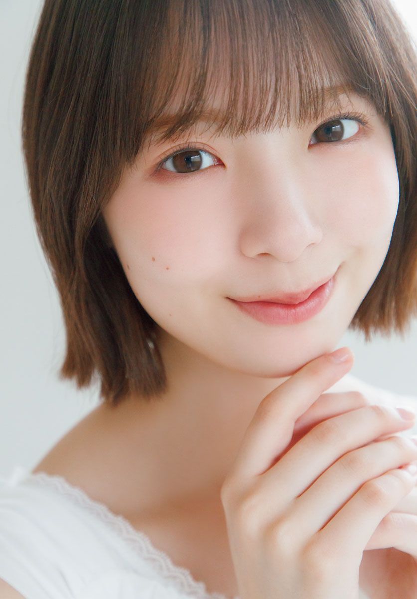16歳のフレッシュグラビア！ 人気急上昇中の日向坂46・渡辺莉奈が制服