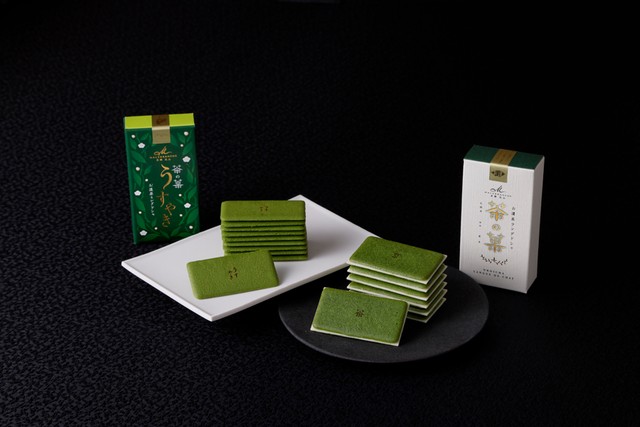右が2007年発売の「茶の菓」、左が2026年4月発売の「茶の菓うすやき」