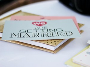年賀状にまで結婚を煽られる私の彼は、コロナのせいにして動かない