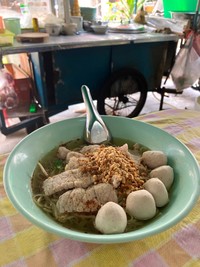 昼はクイッティアオ　砕いたナッツ　たくさんのせると美味しいよね（mufuさんXより）