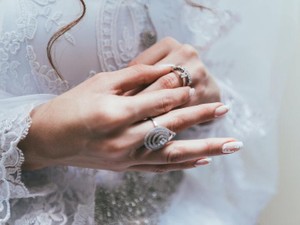 両親は「家族だから」と私の悪口を言った。いつしかそれは呪いになった