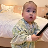 坊主頭が可愛らしい1歳の男の子。公園で見せた表情に4.5万いいね！（提供：@boku_tokidoki_itokoさん）
