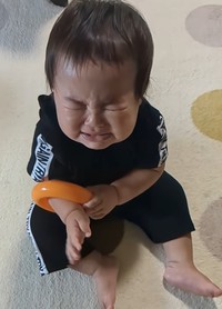 取れない～！ママ、助けて～！（提供：＠kaisuke0331さん）
