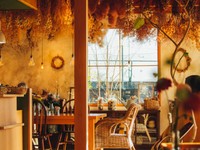 どこか遠くの世界へ来たような高級カヌレで、憂鬱もどこかへ行った 　