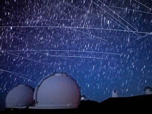 急増する人工衛星が招く光害（ひかりがい）という脅威　満天の星が視界から消える？