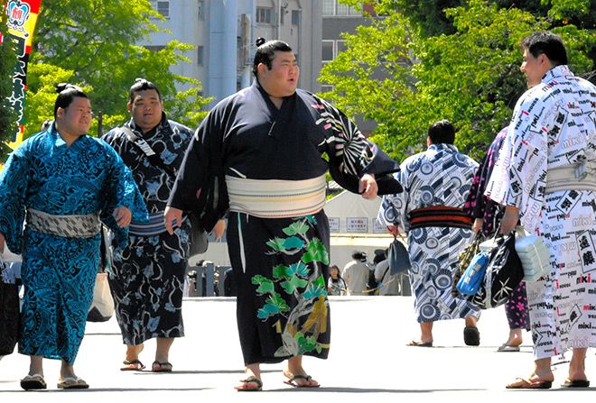 Sumo Fans SUMO/ Fans charmed by wrestlers clad in personalized summer kimono ...
